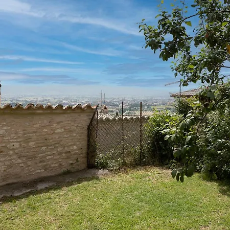 Casa vacanze Rustic House, Con Patio E Giardino, Centro *